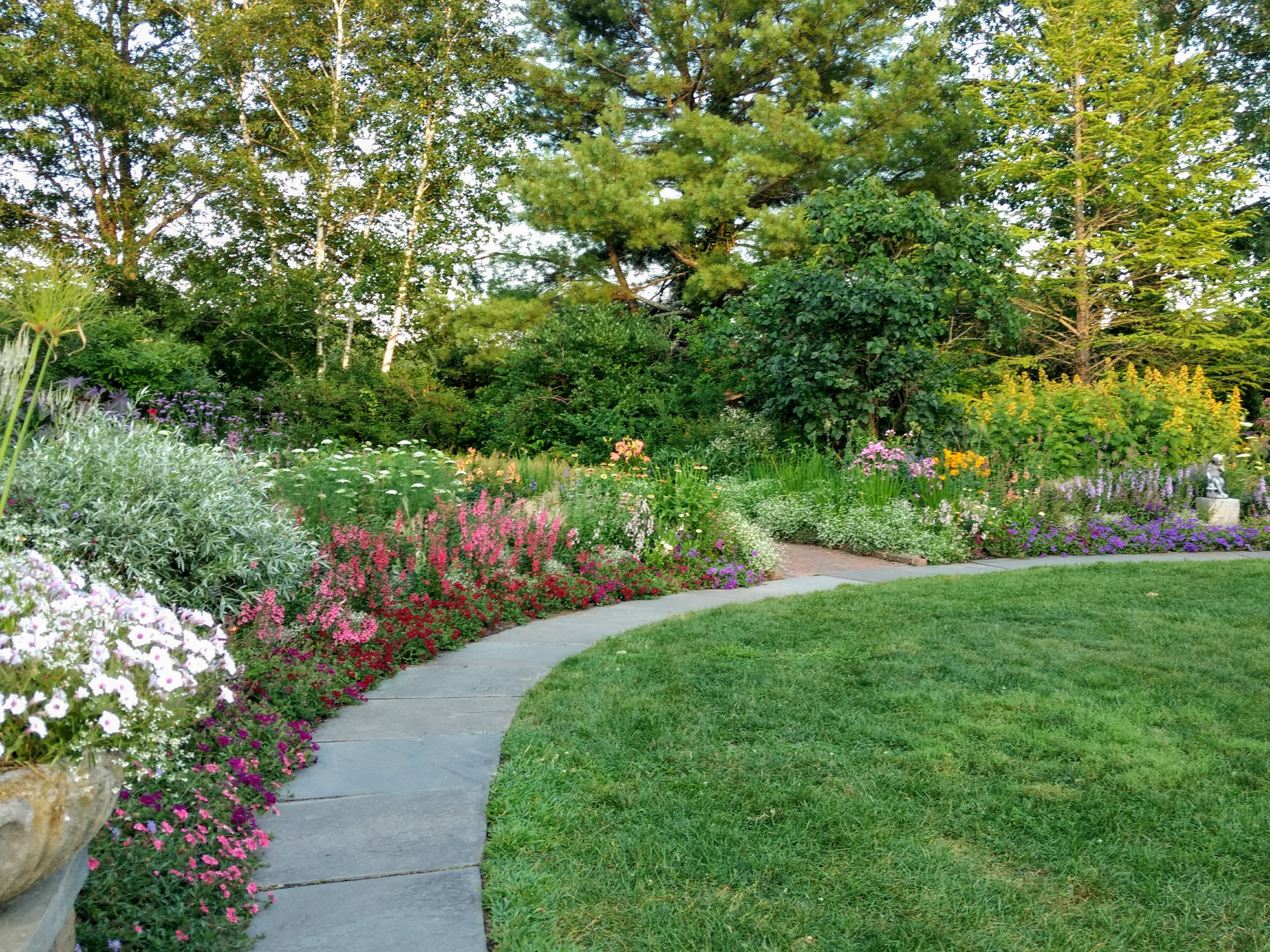 Благоустройство участка частного дома в Майкопе и Республике Адыгея